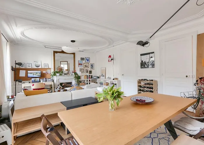 Gorgeous, Bright & Large 1 Bedroom Near Montmartre