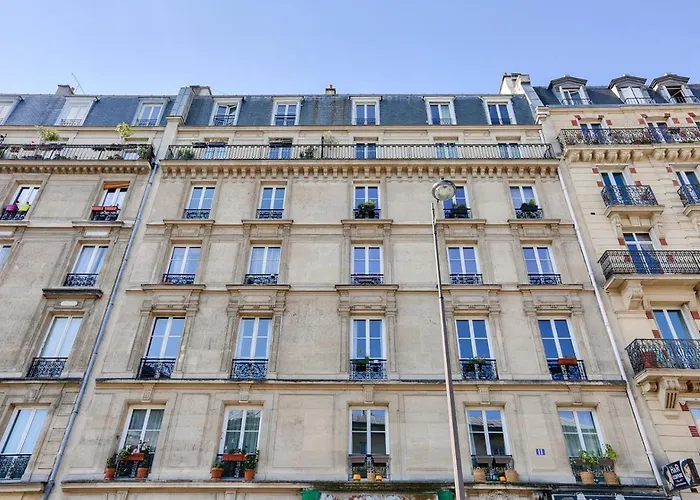Gorgeous, Bright & Large 1 Bedroom Near Montmartre