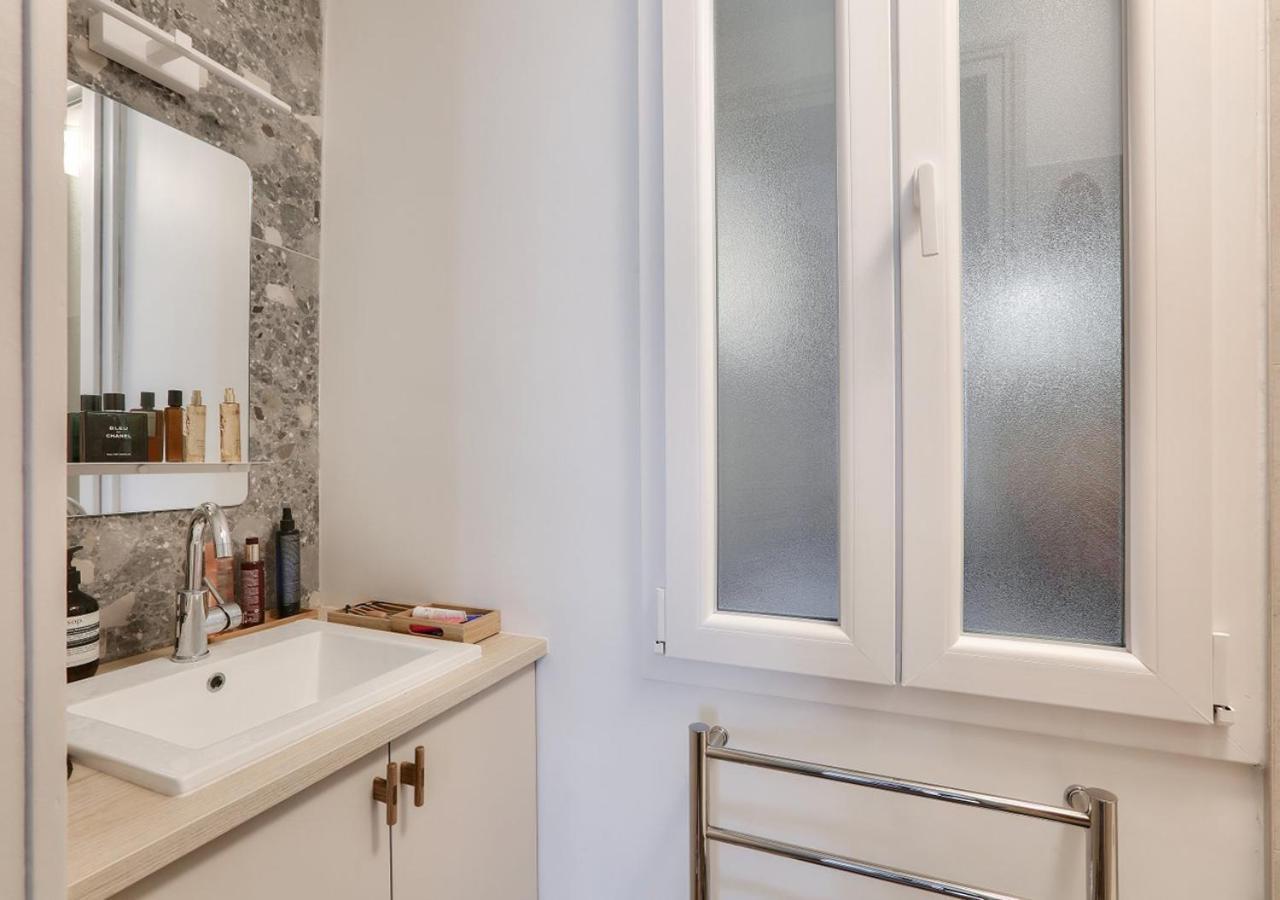 Gorgeous, Bright & Large 1 Bedroom Near Montmartre Appartement *
